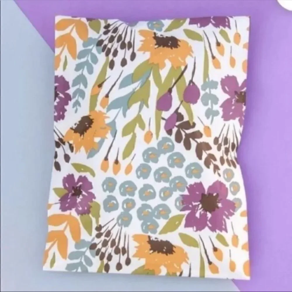Poly mailers big sizes 14.17 and 14.5x19 35 poly mailers 35 stickers